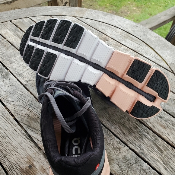 ON Cloudflow running shoes - Picture 3 of 4